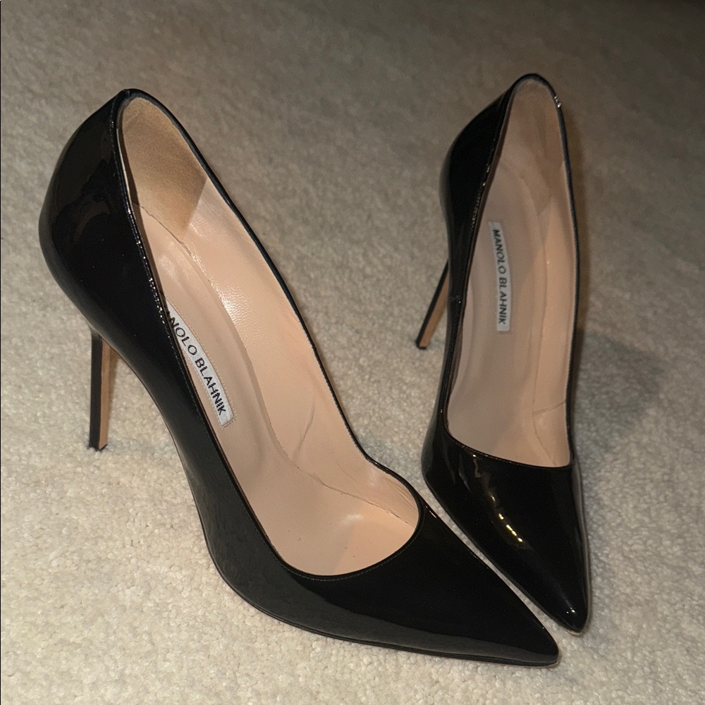 Manolo Blahnik Glossy patent pumps BB Black Heels